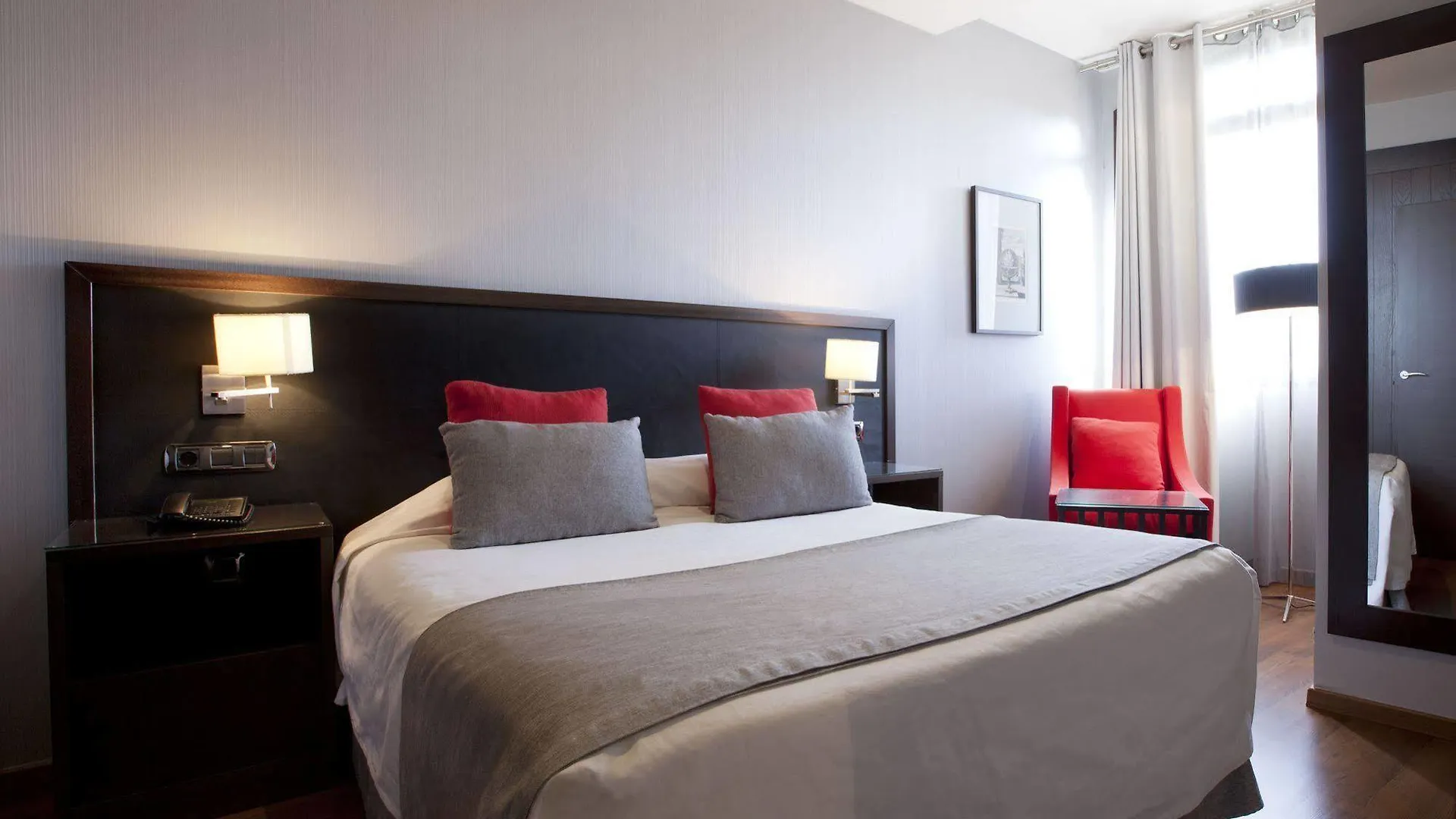 Suites Center Barcelona contacts