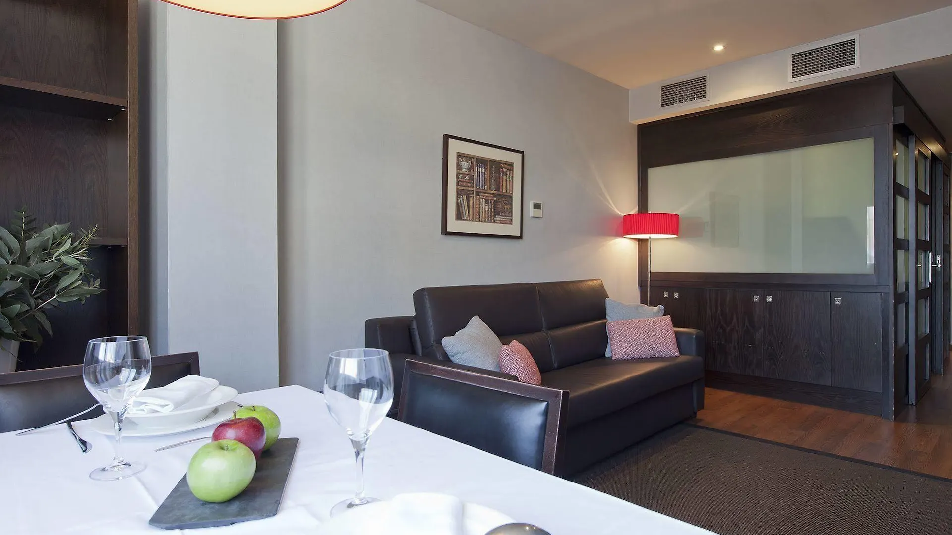 Suites Center Barcelona Apartment