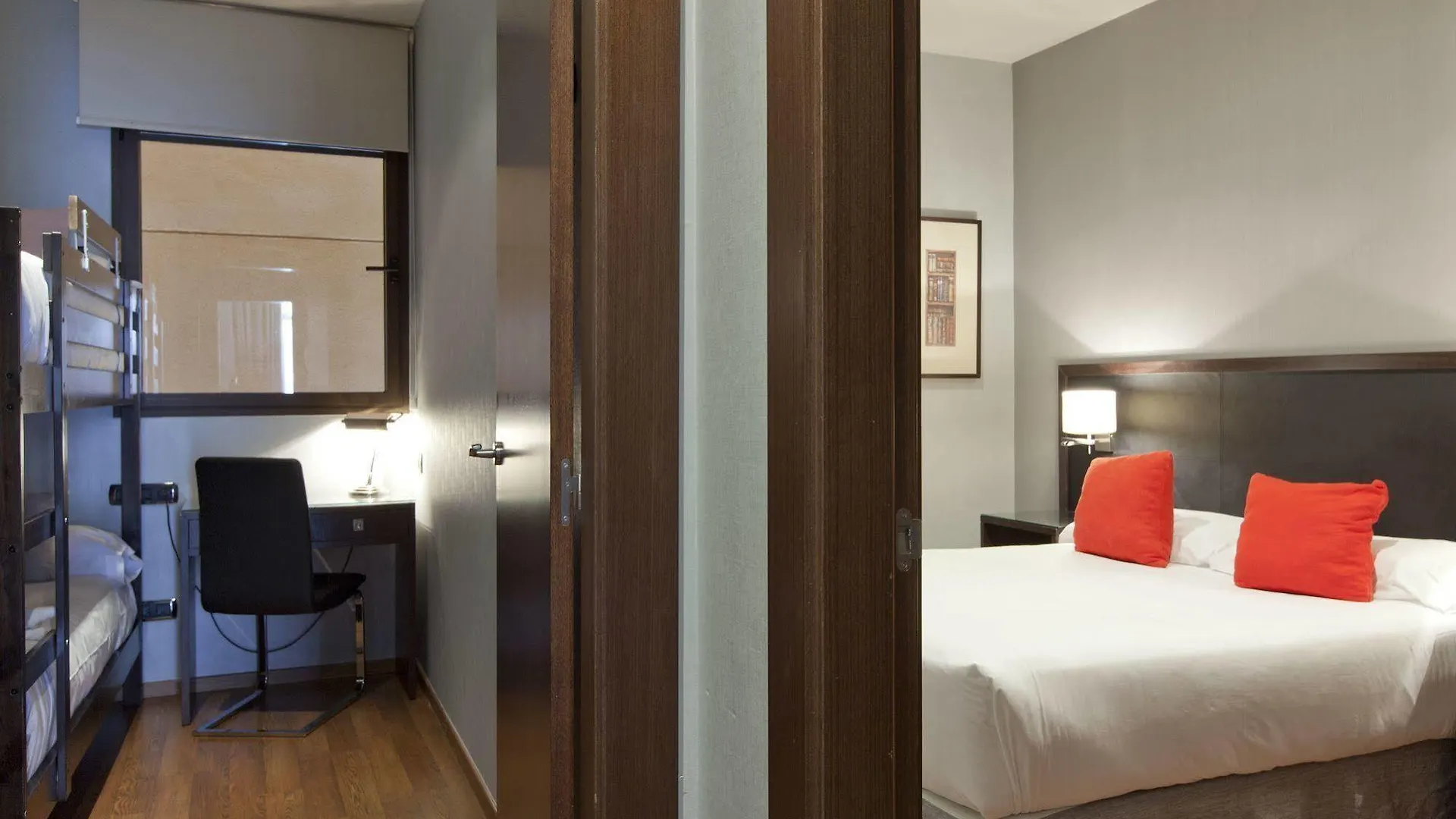 Suites Center Barcelona Apartment